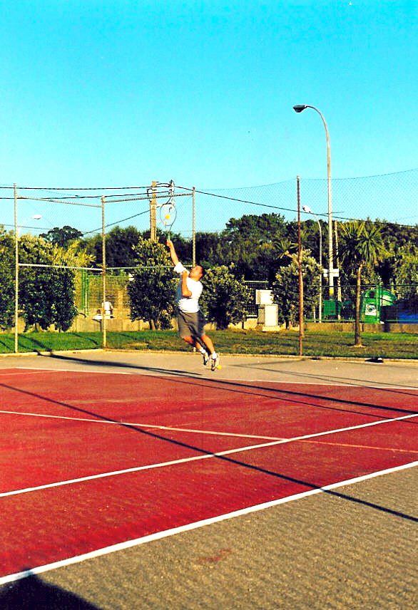 Heiko P. Höfner playing tennis