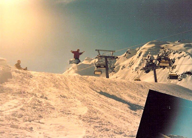 Heiko P. Höfner jumping with his snowboard